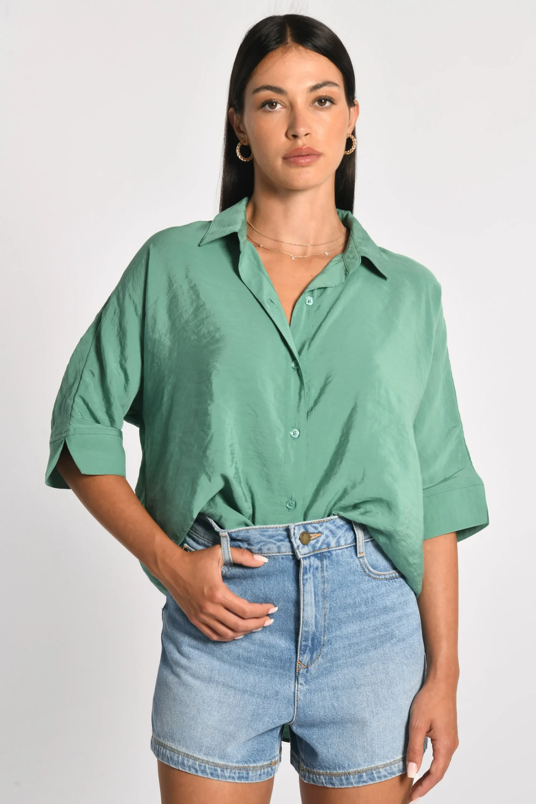 chemise_oversized_effet_s_1.webp KOOKAÏ CHEMISE OVERSIZED EFFET SOIE LILOU Emeraude Store