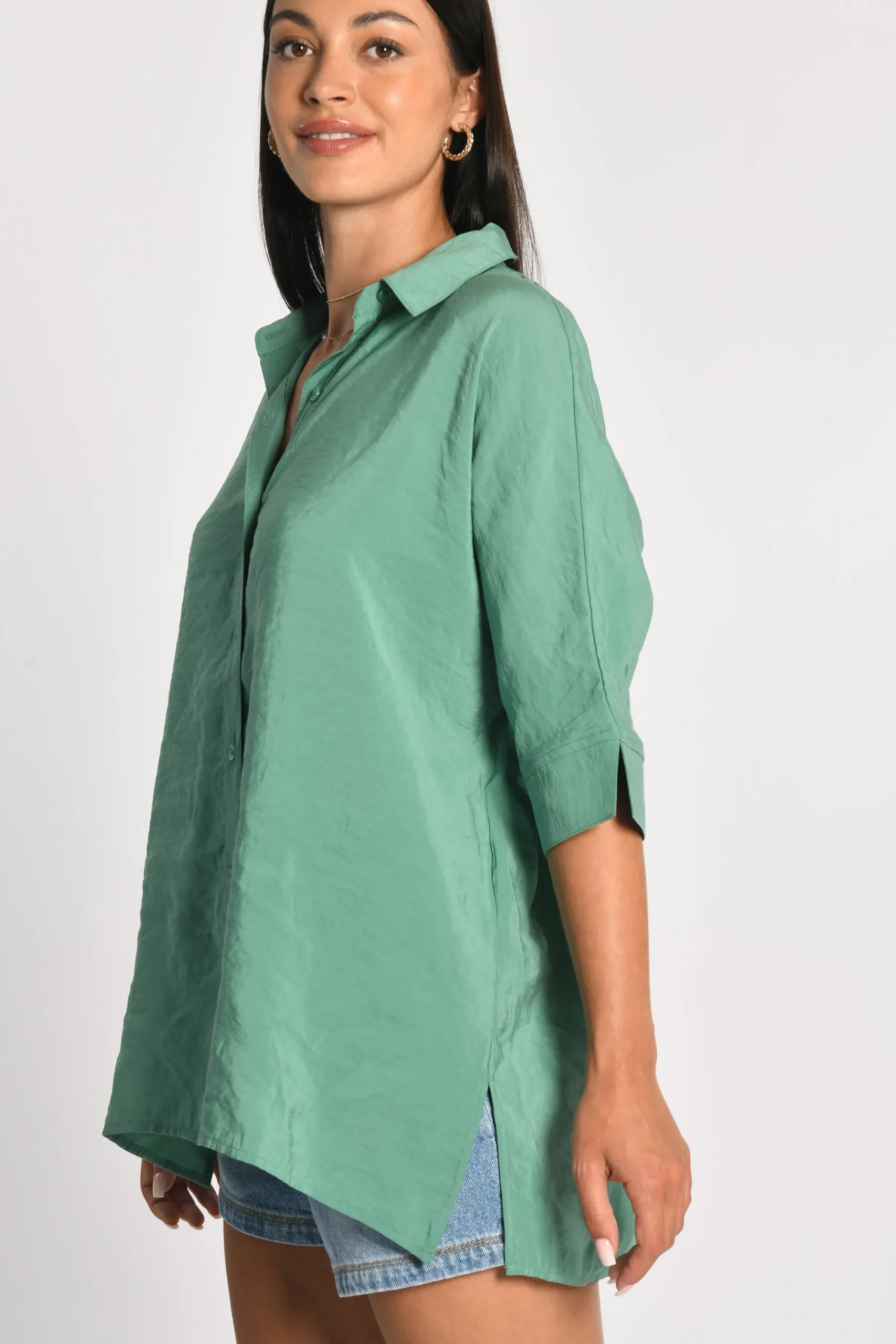 chemise_oversized_effet_s_4.webp KOOKAÏ CHEMISE OVERSIZED EFFET SOIE LILOU Emeraude Store