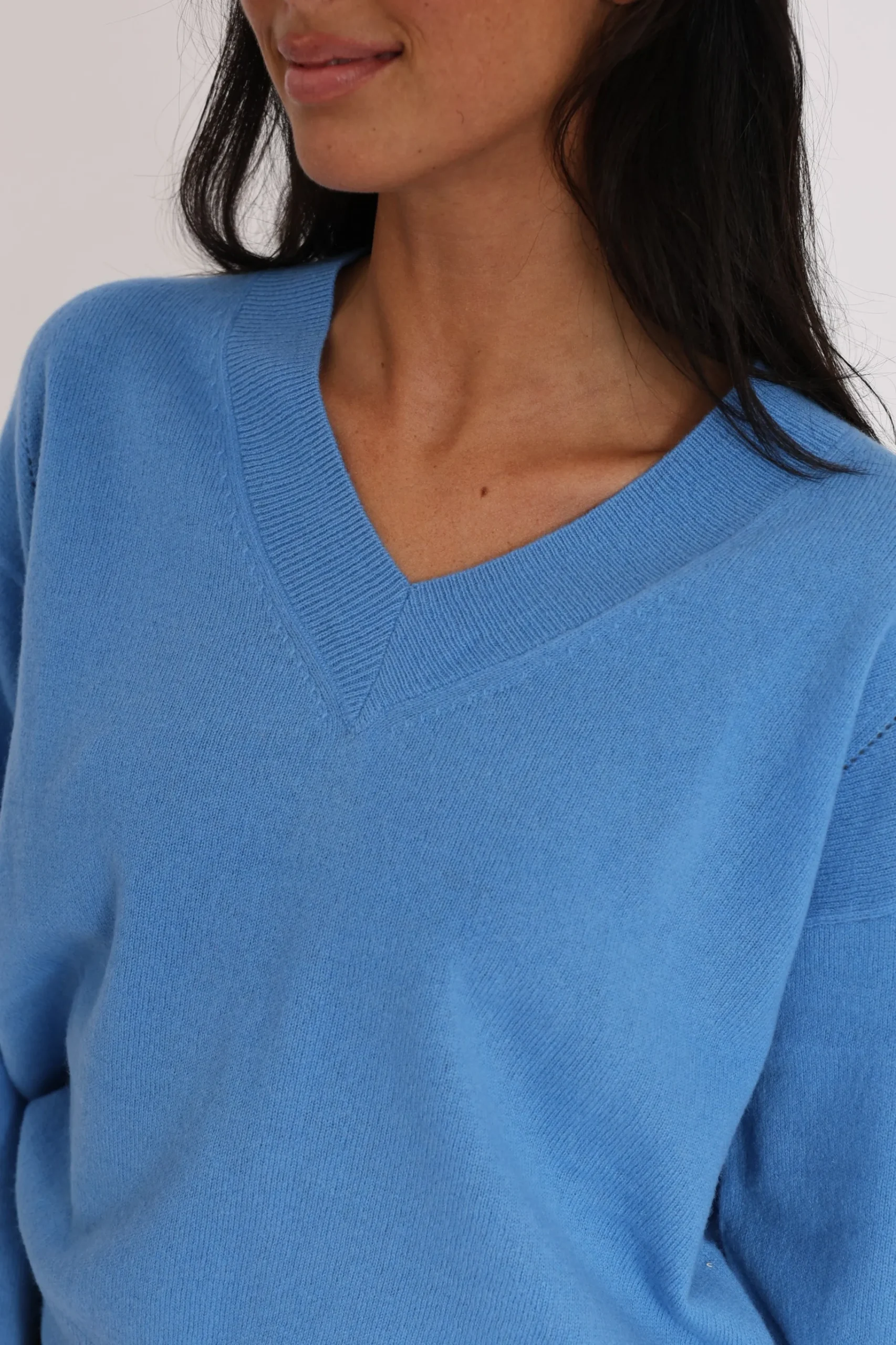 pull_col_v_anita_blue_1.webp KOOKAÏ PULL COL V ANITA Blue Clearance