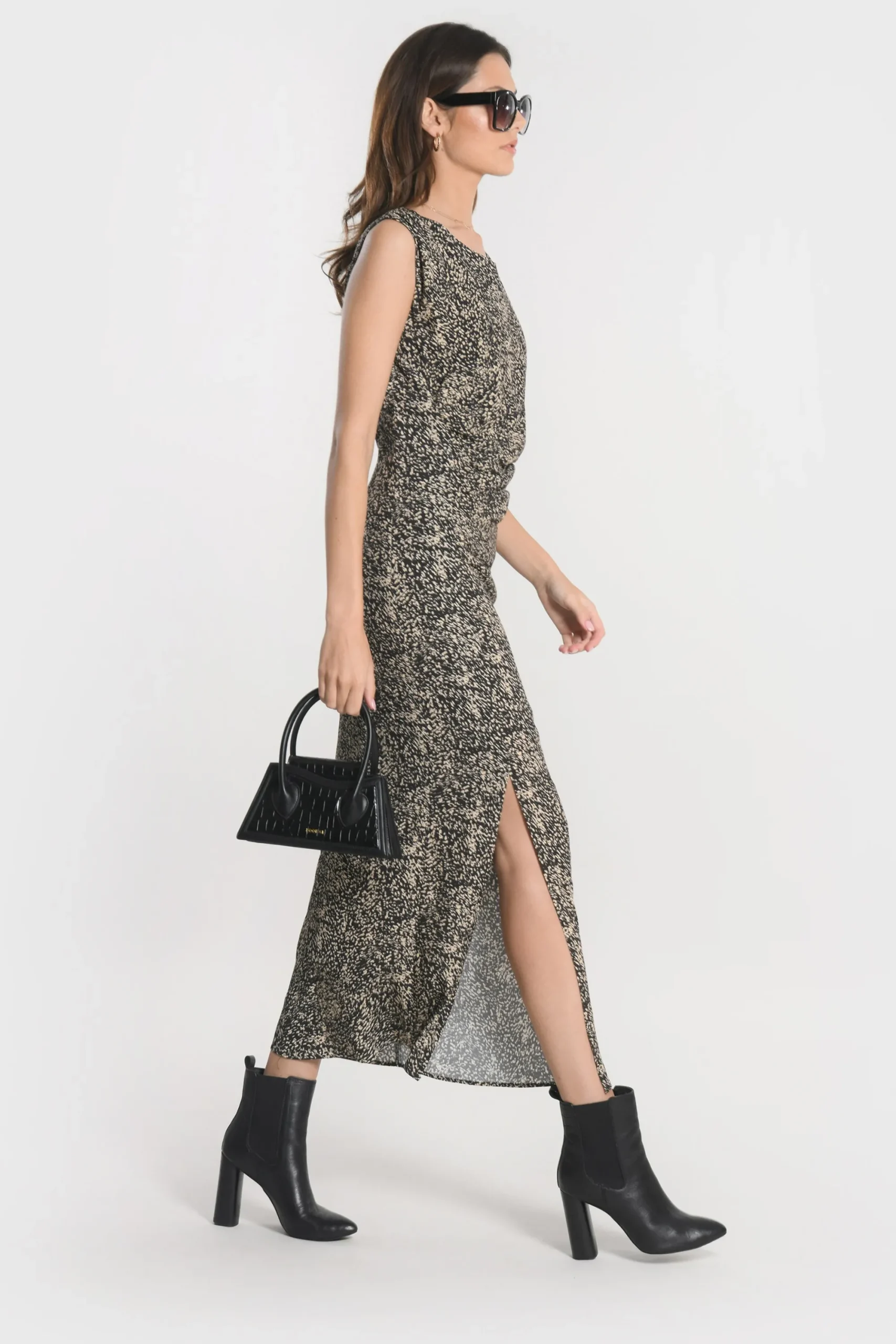 robe_midi_bianca_noir_2.webp KOOKAÏ ROBE MIDI BIANCA Noir Clearance